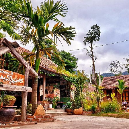 Highway 20 Homestay Фонгня Экстерьер фото