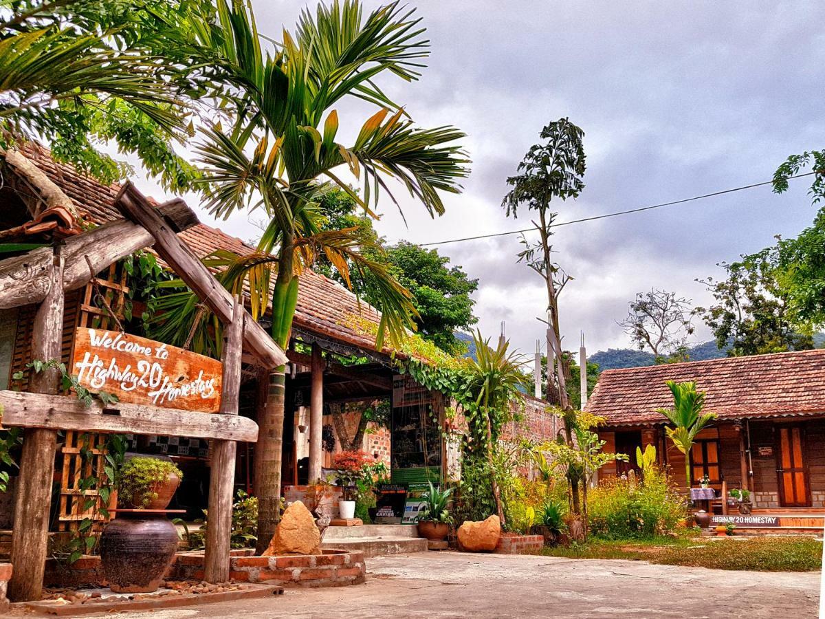Highway 20 Homestay Фонгня Экстерьер фото